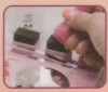 Decore las uñas con sello 