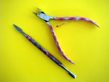Set de corta cutículas y empujador de diseño en rosa