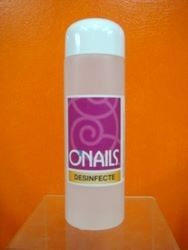 Desinfecta las uñas naturales y artificiales.