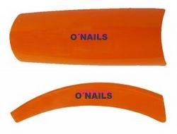 Tips de color naranja para una perfecta manicura